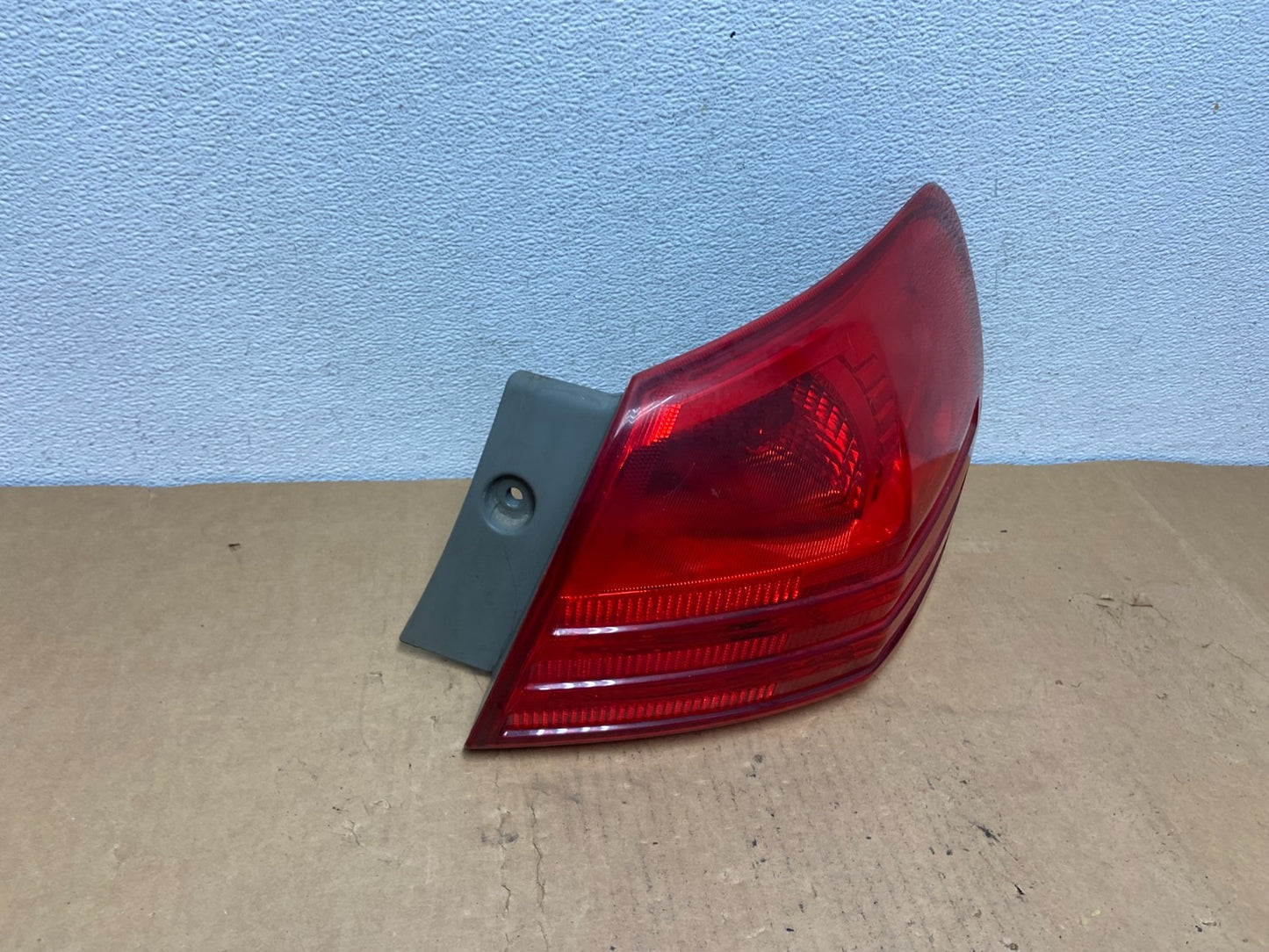 2008 to 2015 Nissan Rogue Right Passenger Rh Side Tail Light AC8512 DW2