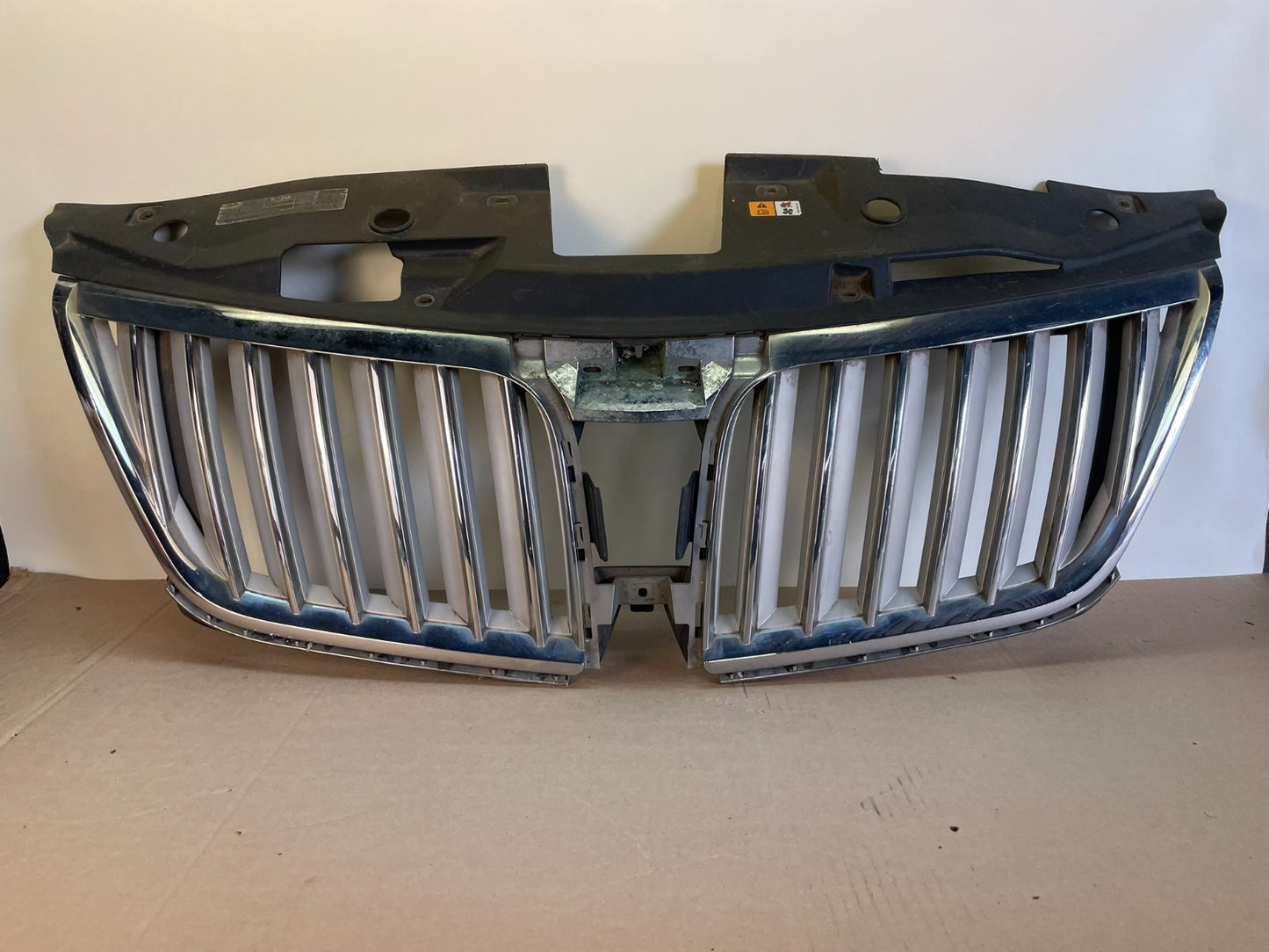2009 to 2012 Lincoln MKS Front Upper Grille Grill AG0983 DG0