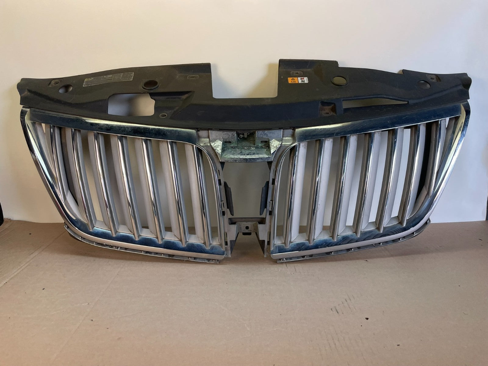 2009 to 2012 Lincoln MKS Front Upper Grille Grill AG0983 DG0