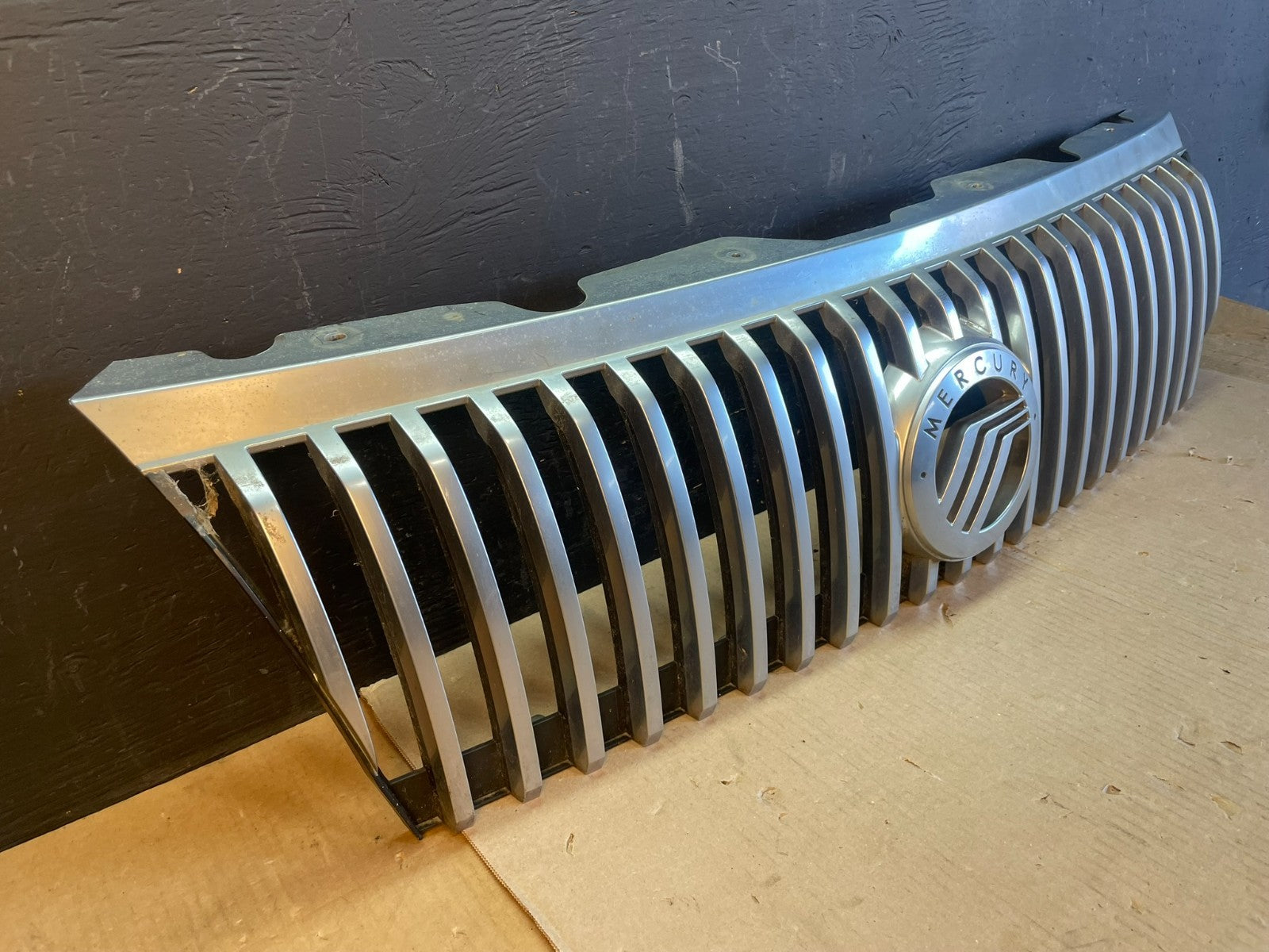 2006 to 2010 Mercury Mountaineer Front Upper Grill Grille Oem AB7879 DG2
