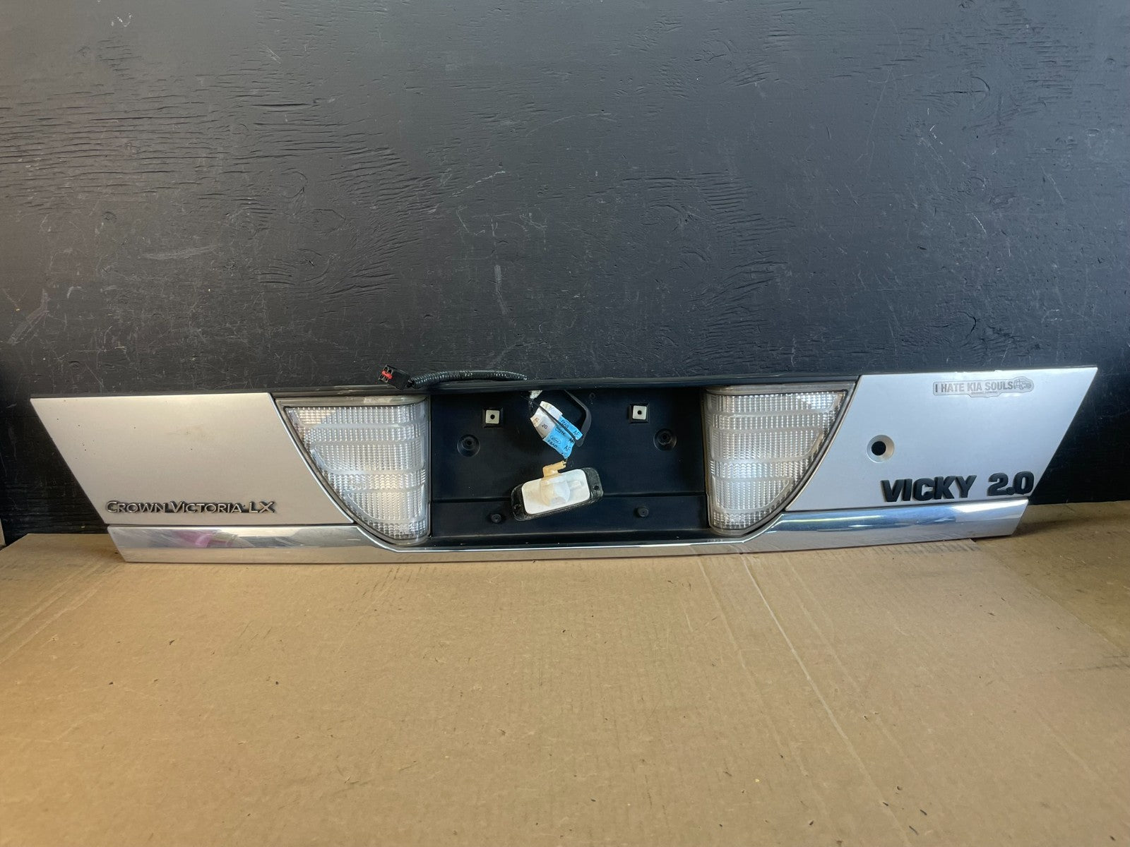 1998 - 2011 Ford Crown Victoria Trunk Rear Garnish License Plate Panel AD0202 DG0