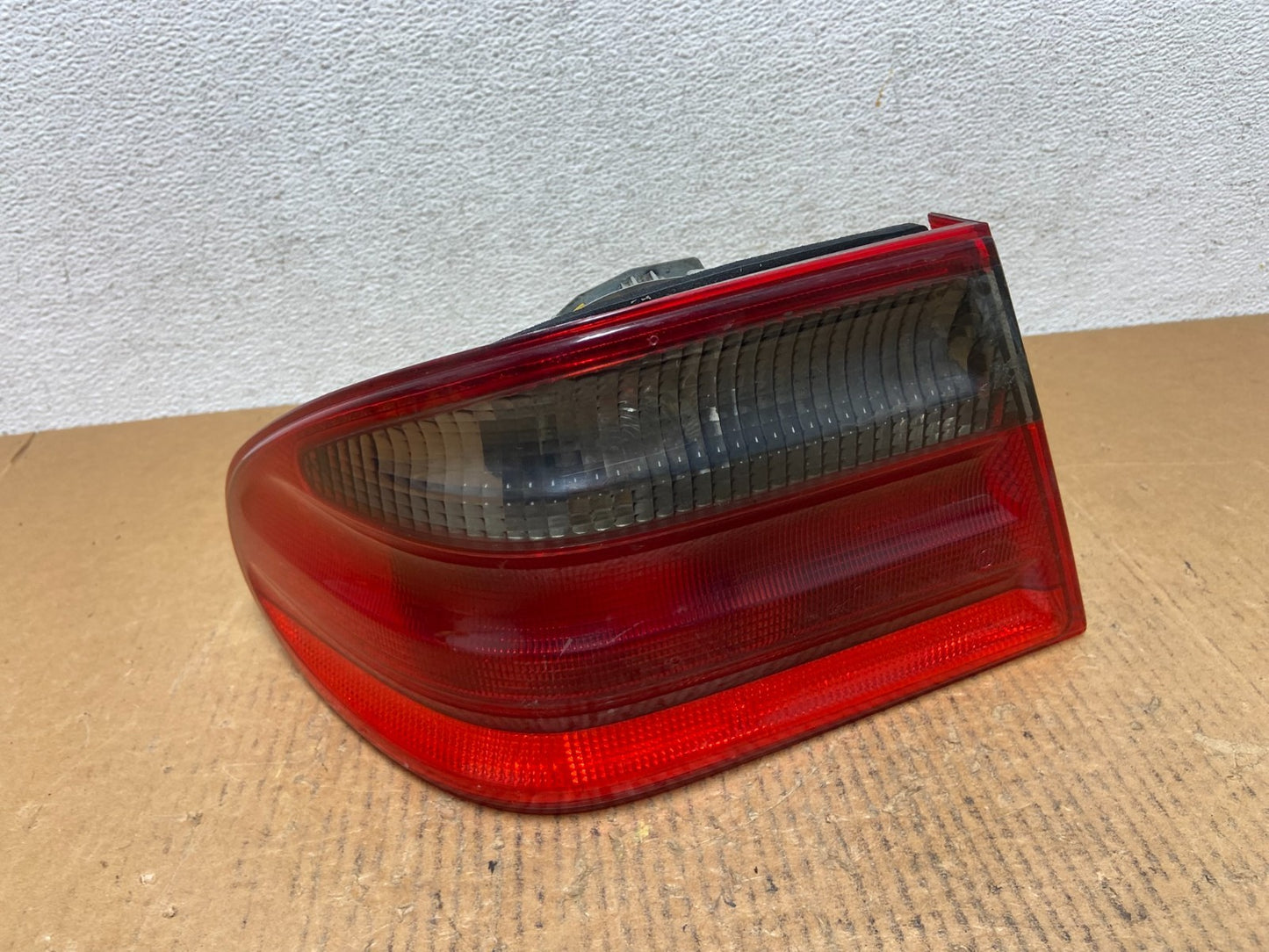 2000-2002 Mercedes-Benz E-Class E430 E320 Left Driver LH Tail Light AE1331 DW0
