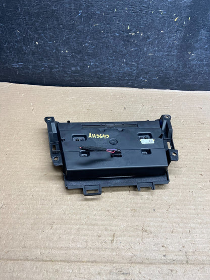 2013 to 2019 Lincoln MKT Radio Dual Climate Control Panel AH3645 DG3