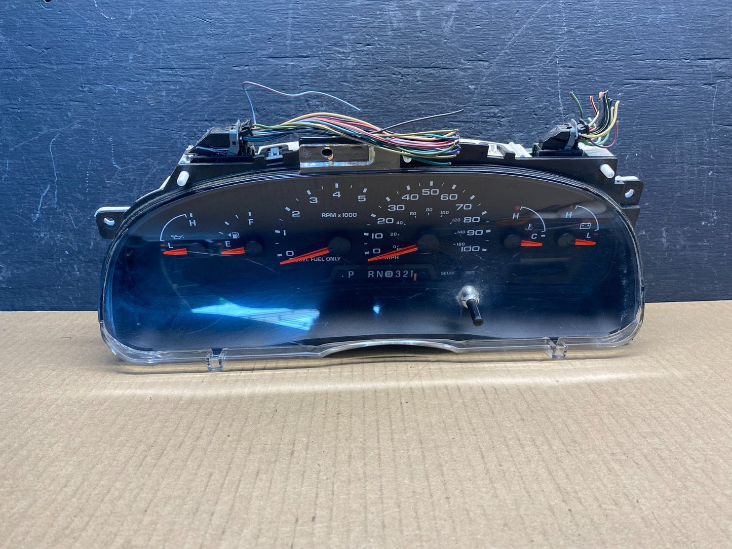 2004–2008 Ford E-150, E-250, E-350 Econoline Speedometer Cluster Gauge AG3924 DW0