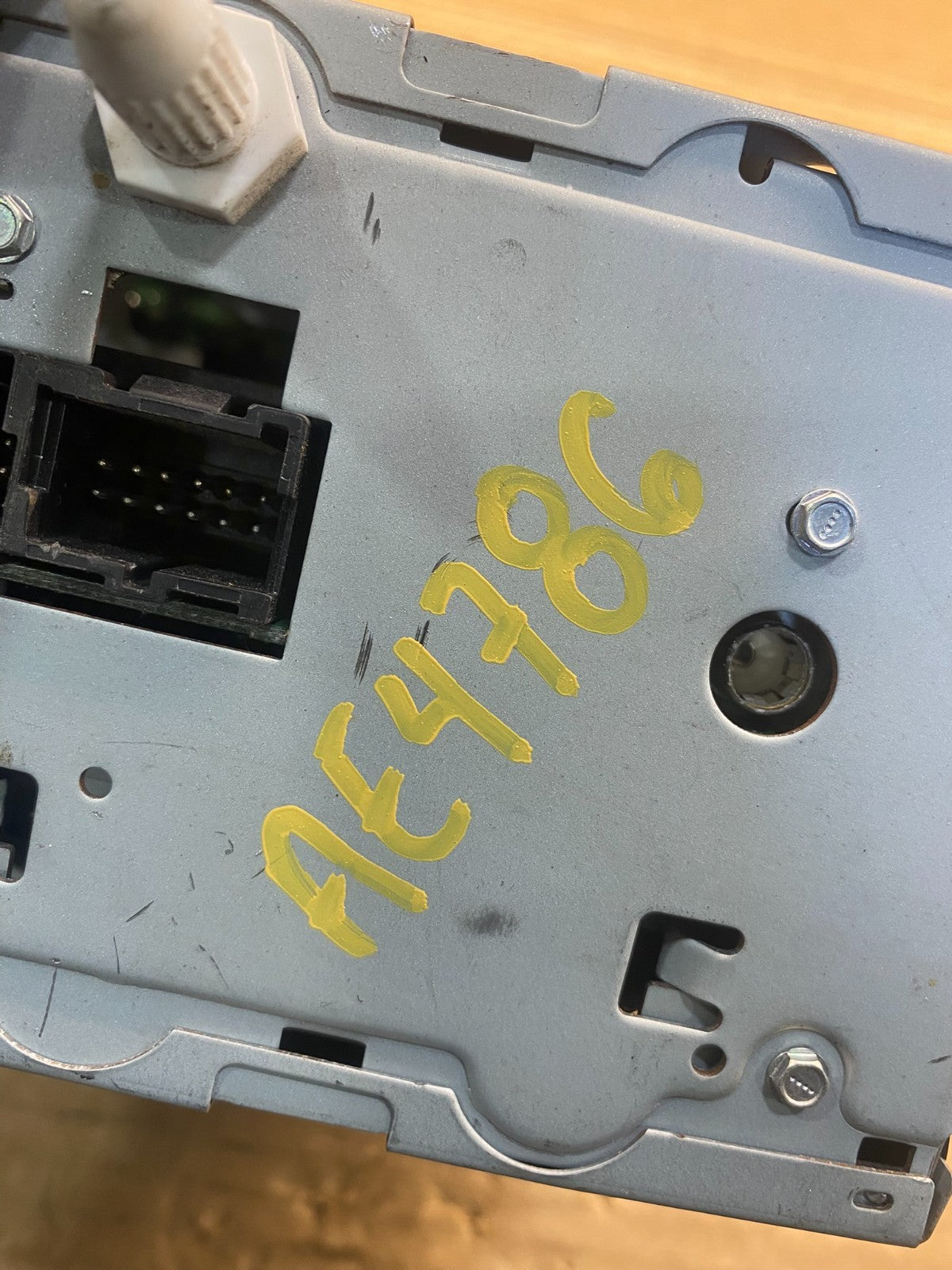 2005 to 2012 Chevrolet Colorado AM/FM Radio Receiver AE4786 DG7