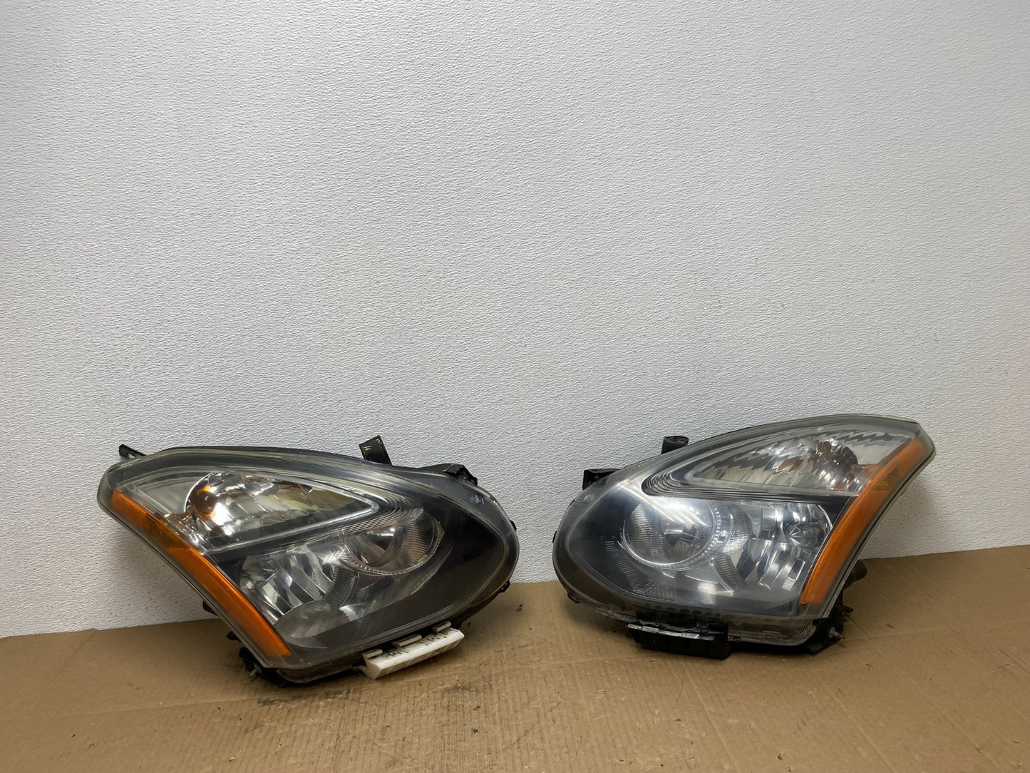 2009-2013 Nissan Rogue Left+Right Side Set Halogen Headlights OEM AB8284 DW0