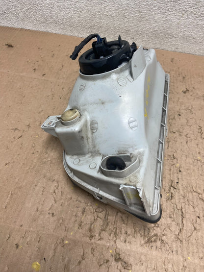 1998 to 2002 Kia Sportage Right Passenger RH Halogen Headlight OEM Y4964 DG9
