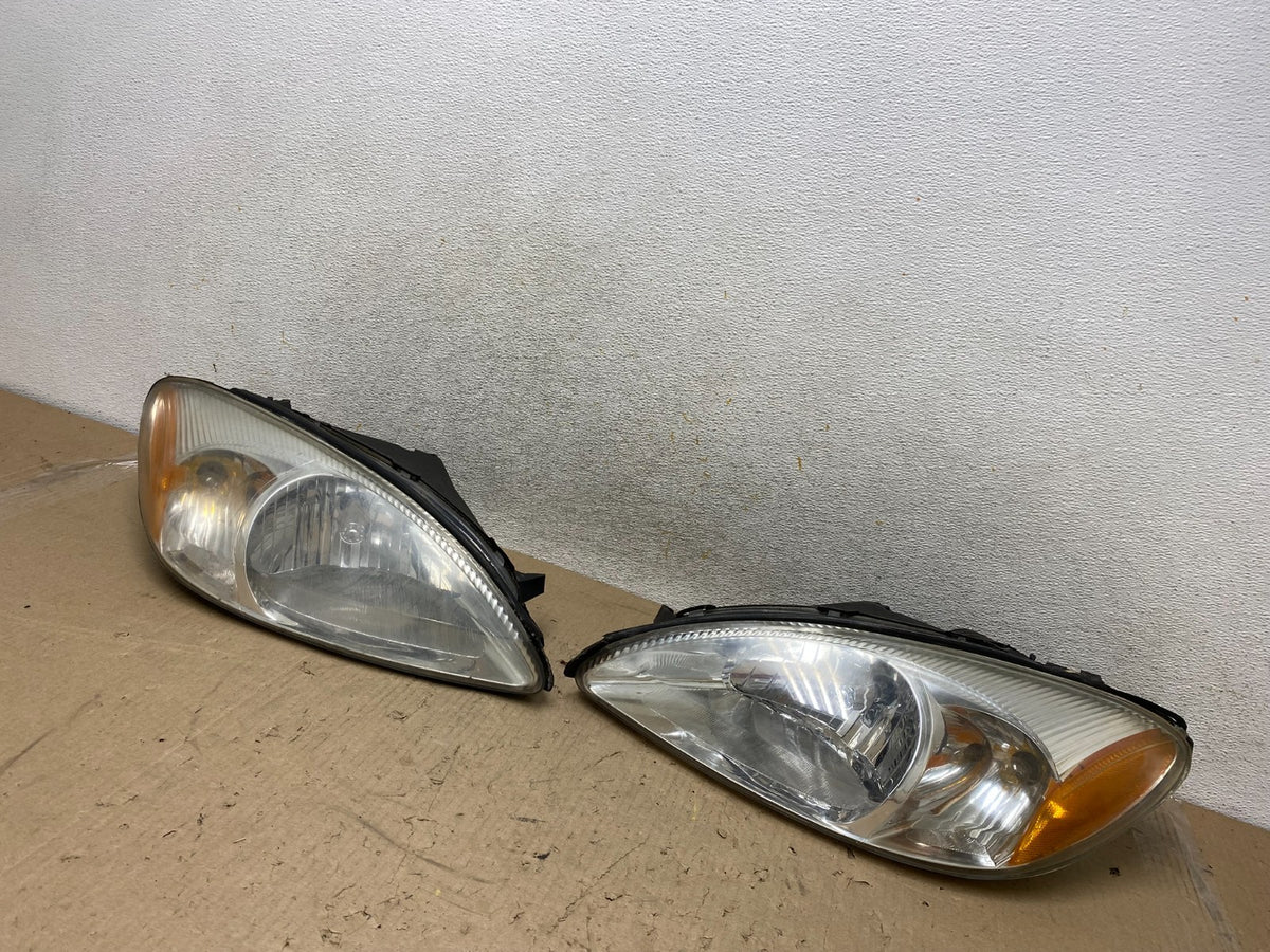2000 to 2007 Ford Taurus Left+Right Side Halogen Headlights AH7649 DW2