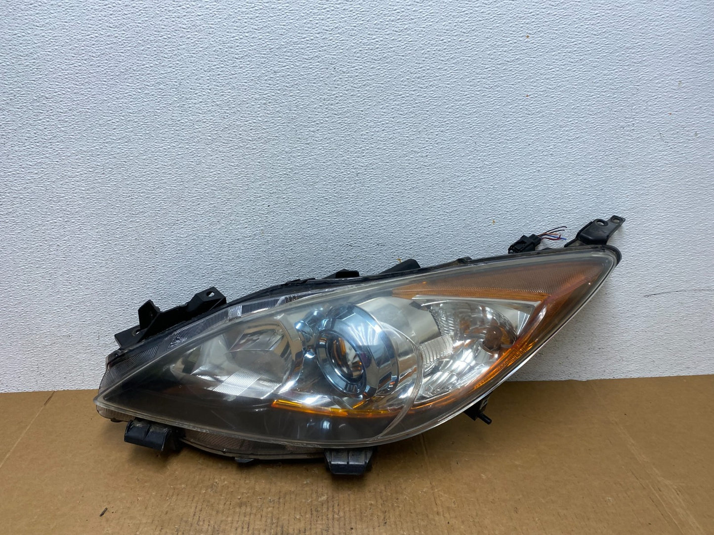 2010 - 2013 Mazda 3 Halogen Left Driver Halogen Headlight AE0375 DW0