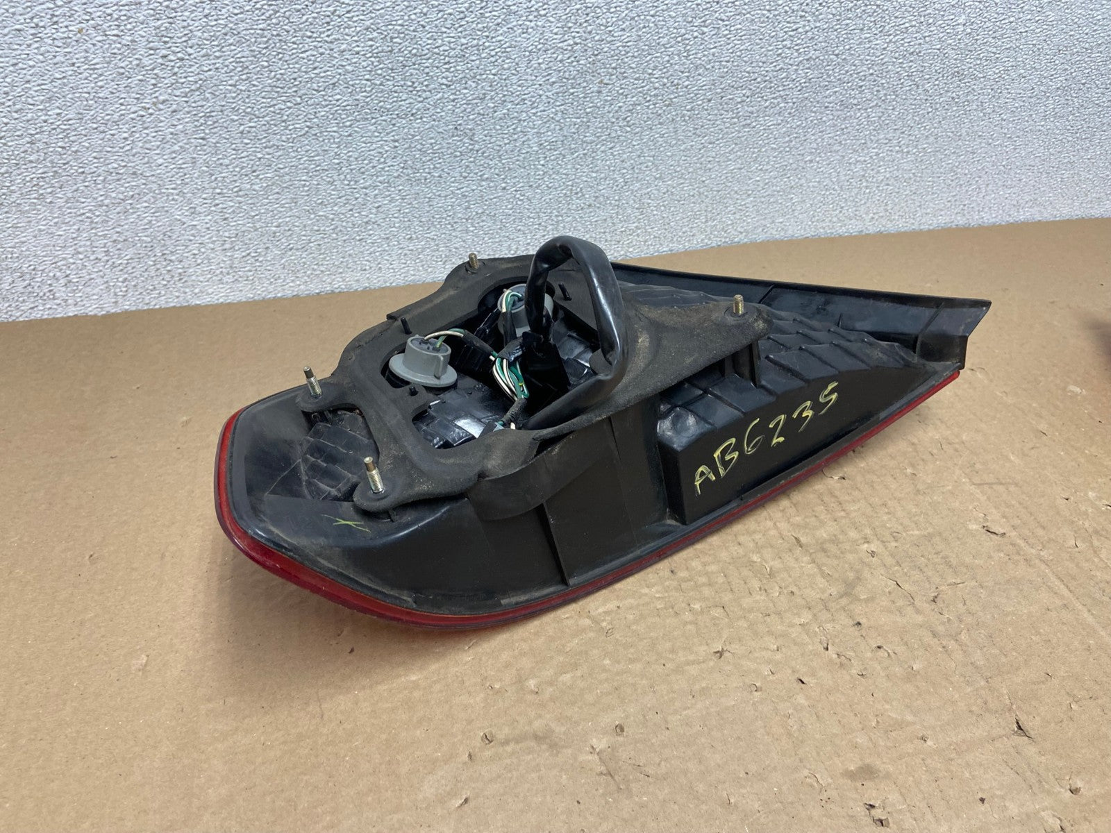 2000 2001 2002 Toyota Avalon Right Passenger Rh Side Tail Light OEM AB6235 LK4