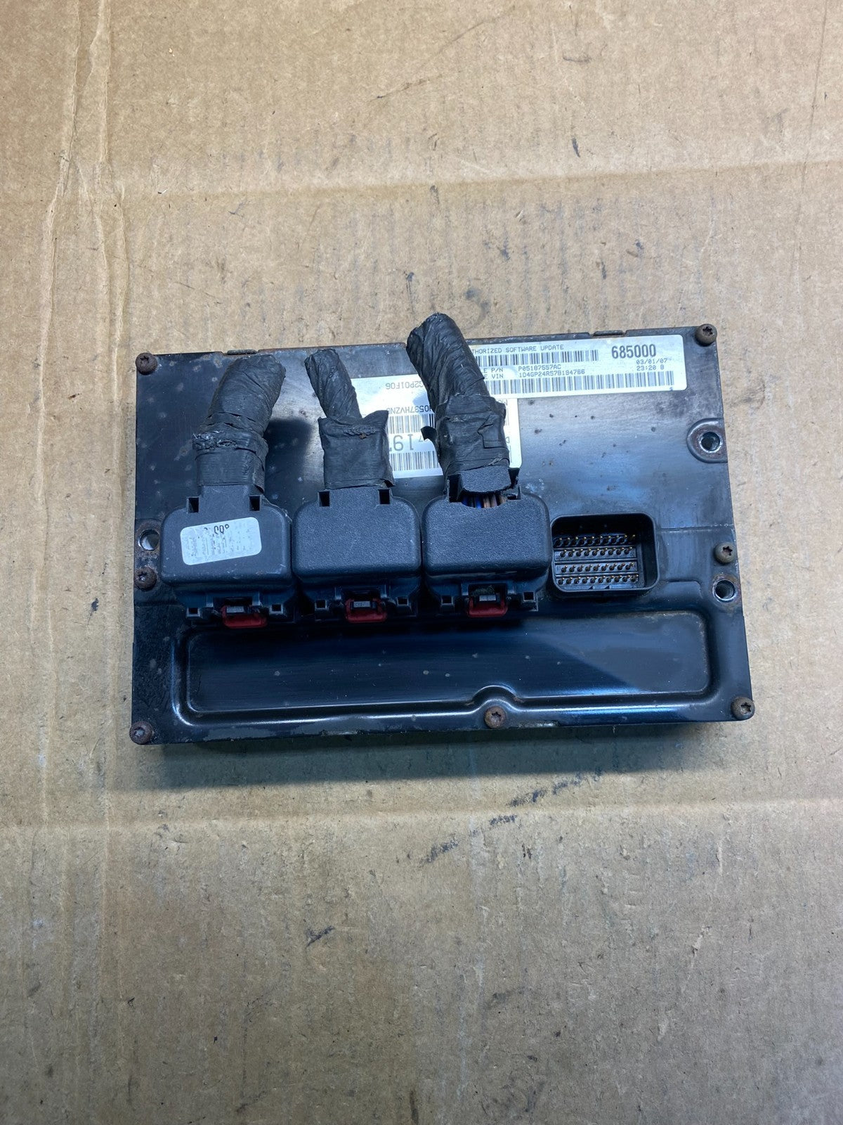 2007 Chrysler Caravan 3.3L Engine Control Module p05187557ac AB3839 DG0