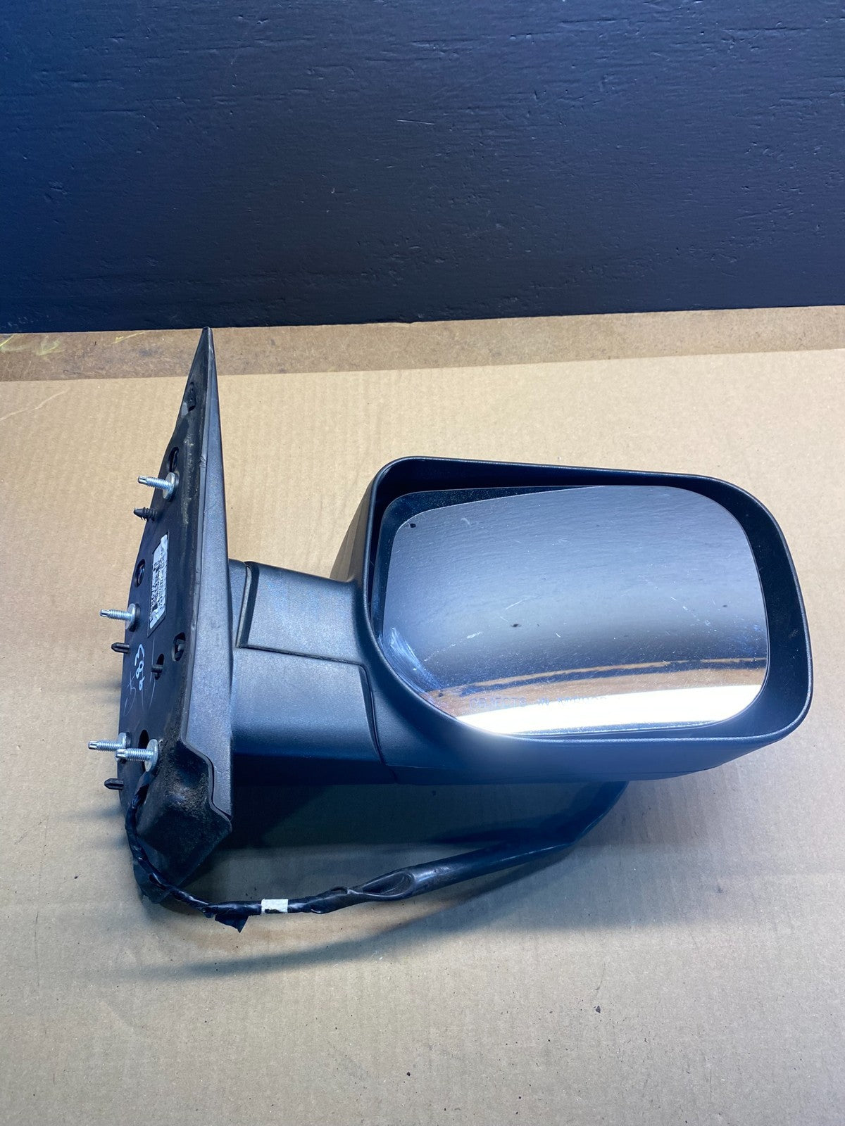 2004 to 2009 Nissan Titan Right Passenger View Door Mirror AB4130 DG8