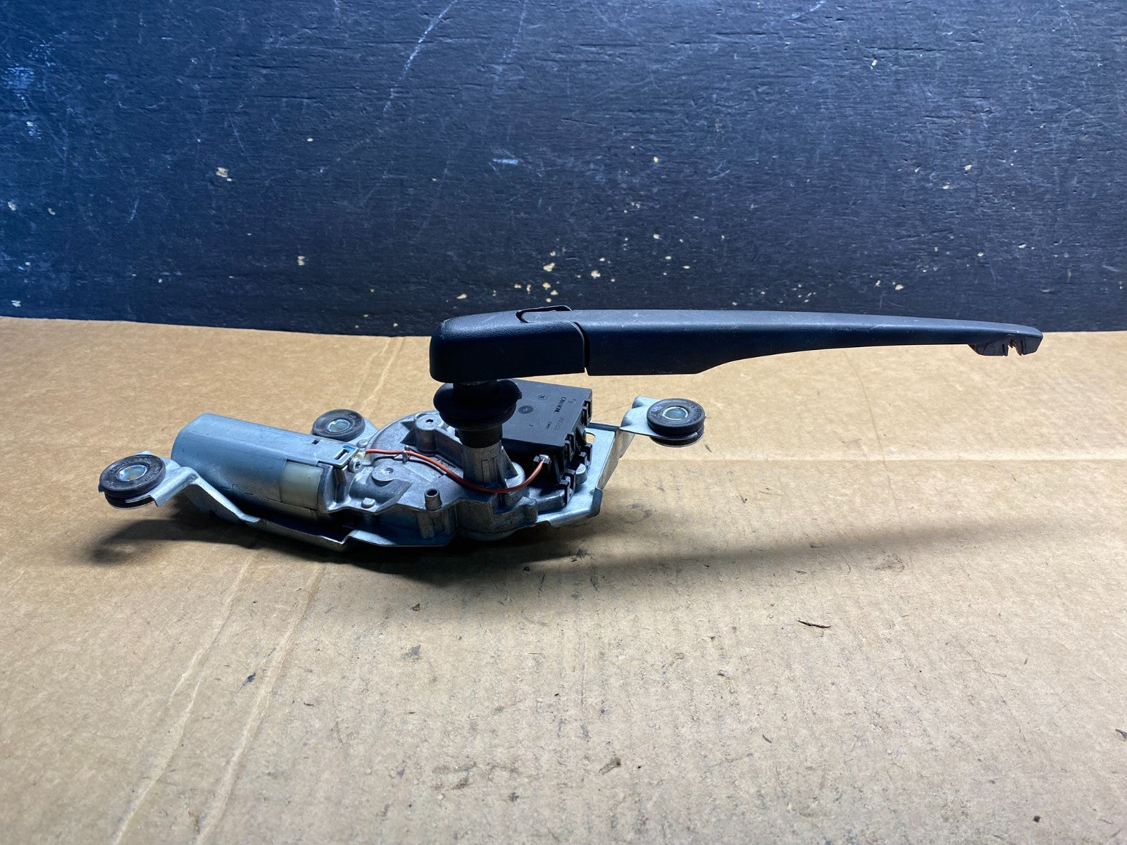 2004 to 2010 BMW X3 E83 Rear Windshield Wiper Motor OEM ab3787  DG3
