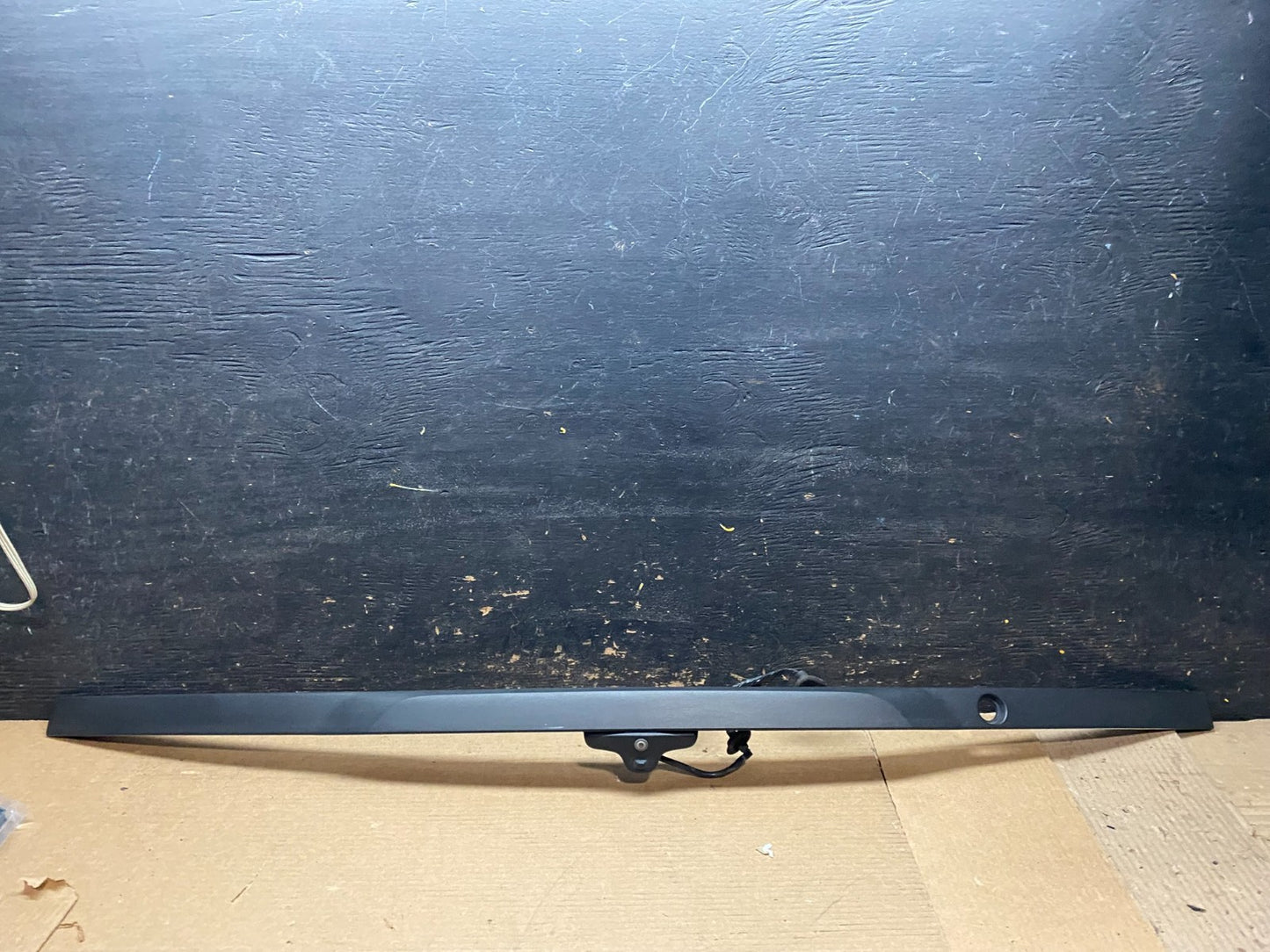 2016 - 2019 Ford Explorer Interceptor Rear Tailgate Molding With Camera V6965 DG0
