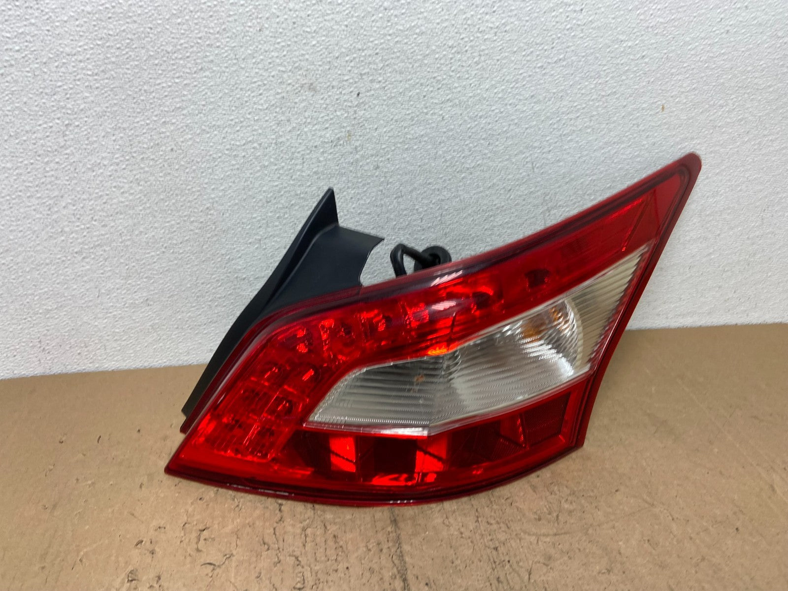 2009 2010 2011 Nissan Maxima Right Passenger RH Side Tail light AC7351 DW0