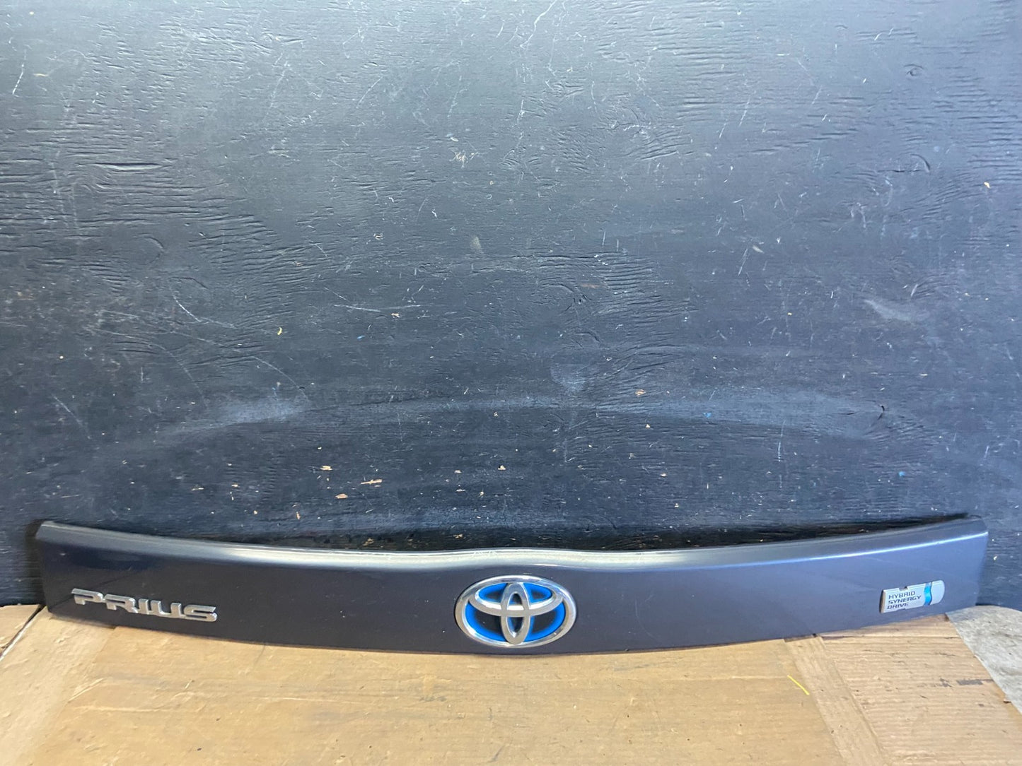 2010 to 2015 Toyota Prius Trunk Rear Tailgate Molding Panel 76801-00900 R0264 DG0