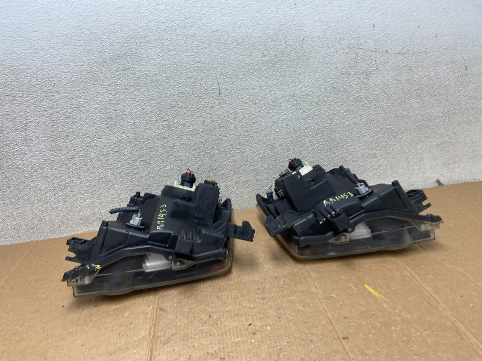 2005-2015 Nissan Xterra Left+Right Side Set Headlights OEM AA1453 PS6