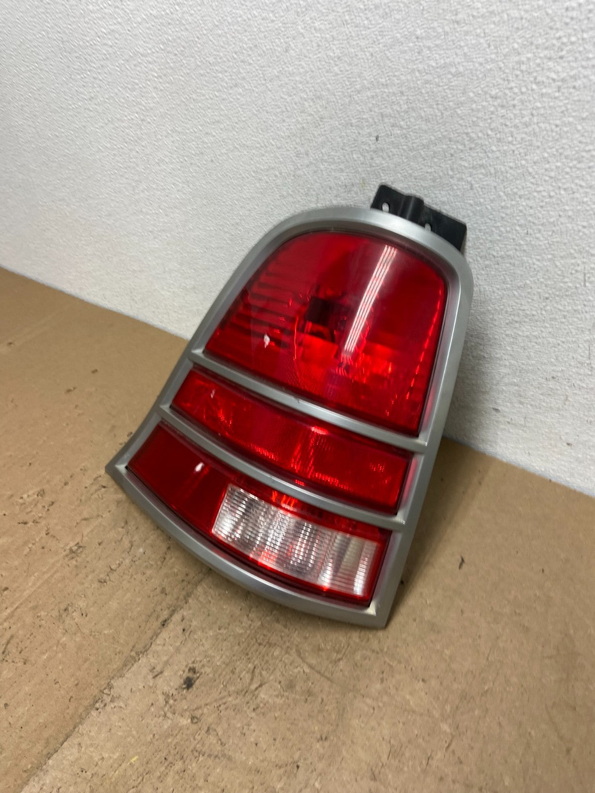 2004 to 2007 Mercury Monterey Left Driver LH Side Tail Light AC72591