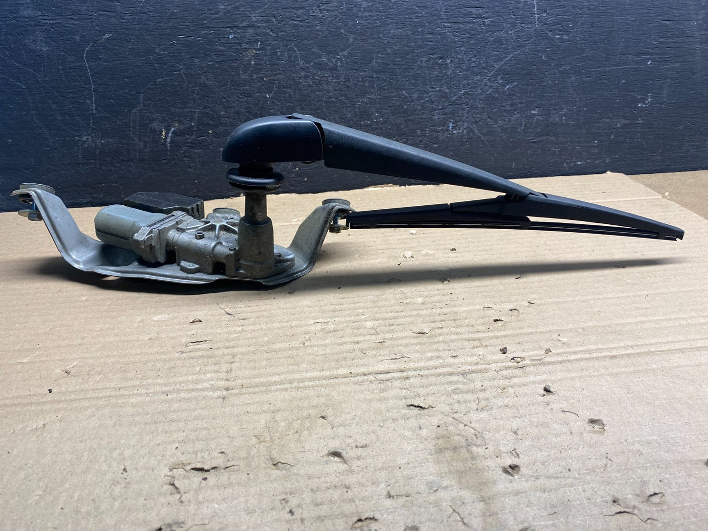 2012 to 2017 Toyota Prius V Rear Wiper Windshield Motor ad9474 DG3