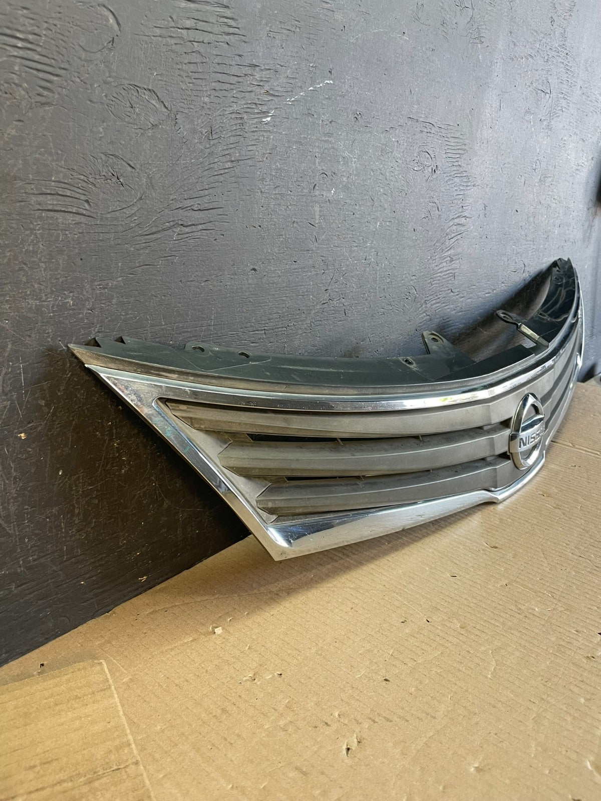 2007 2008 2009 Nissan Versa Sedan Front Upper Grill Grille Aftermarket AE3714 DG2