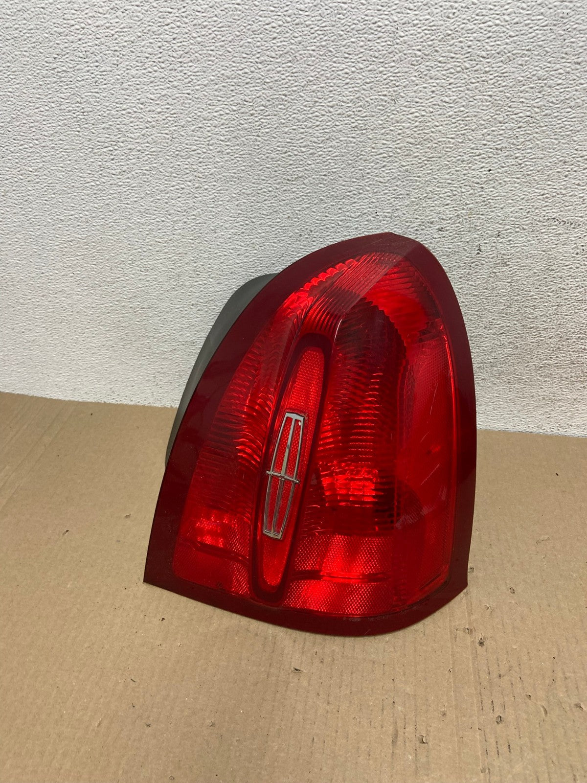 1998 to 2002 Lincoln Town Car Right Passenger RH Tail Light AE9480 LK0