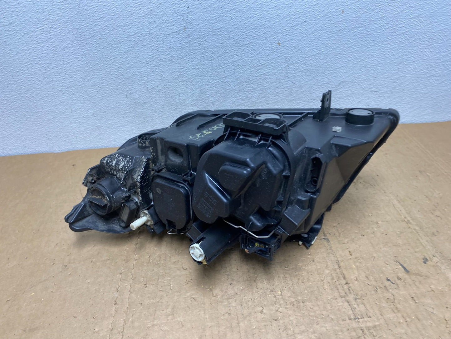 2009-2011 BMW 3 Series 328i 4/D Sedan Headlight Halogen Right Passenger AD05275