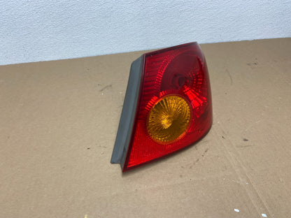 2003 to 2005 Toyota Corolla Right Passenger RH Side Tail Light Oem AB6323 DW2