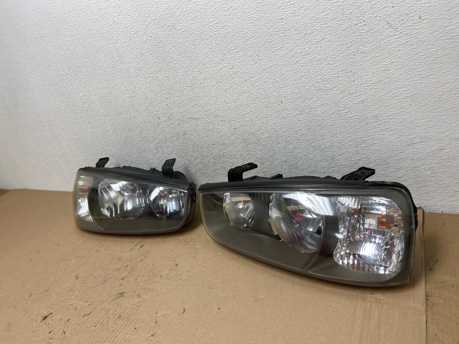 2001 2002 2003 Hyundai Elantra Left+Right Set Halogen Headlights TYC AE7321 LK1