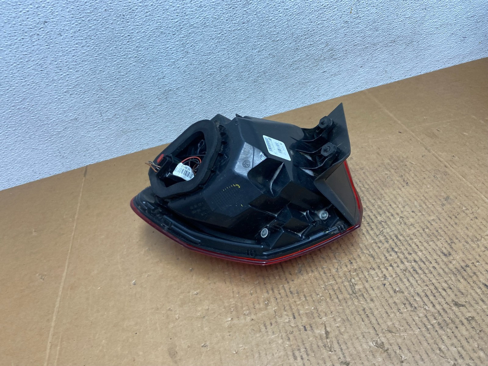 2016 to 2019 Volkswagen Passat Left Driver Side Tail Light AE0196 DW5