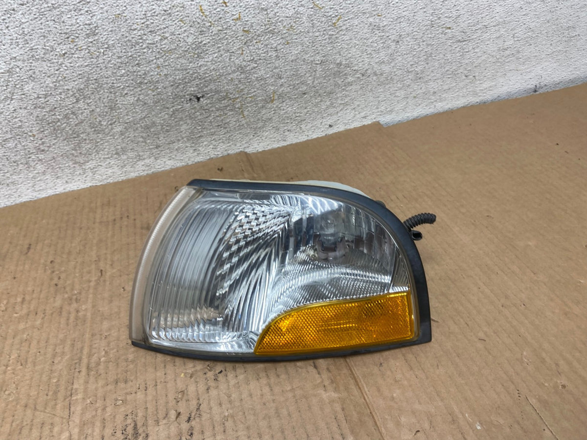 2001 - 2002 Nissan Quest Front Left Driver LH Side Turn Signal AI5902 LK0