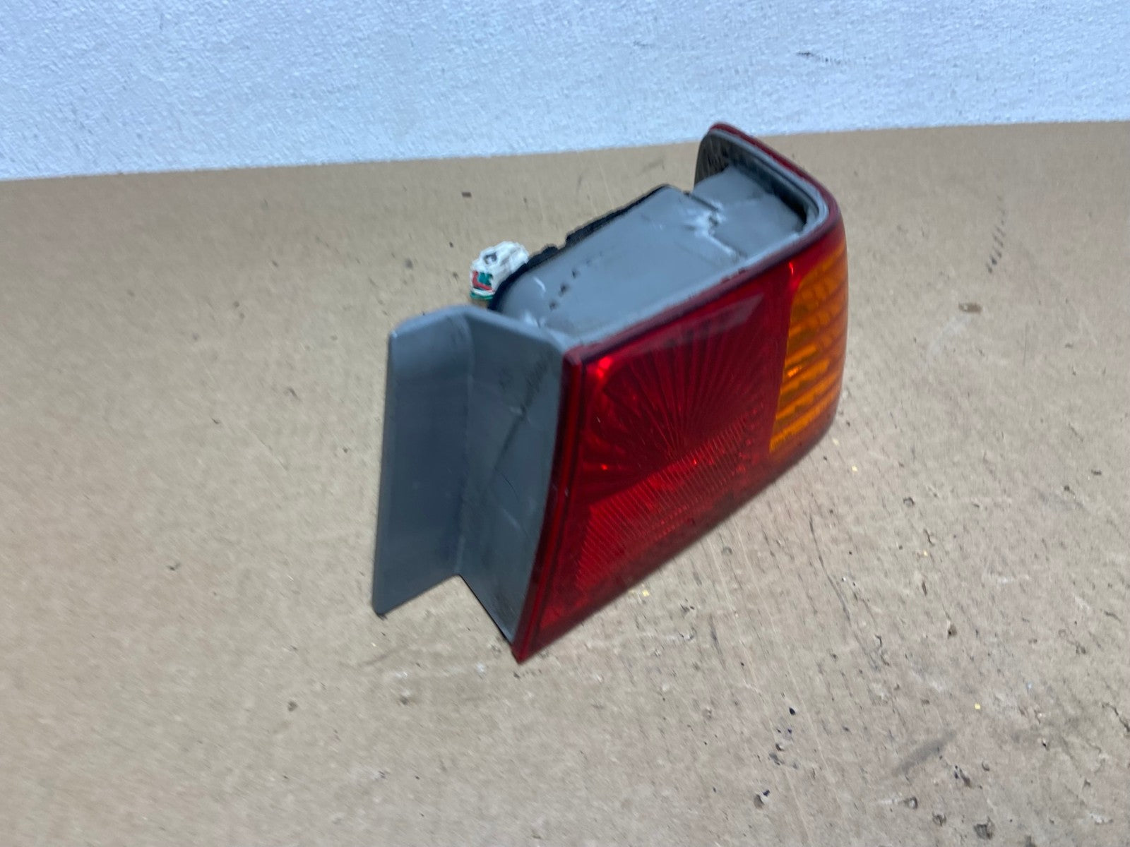 2000 to 2001 Toyota Camry Right Passenger Rh Tail Light OEM AC1323 LK2
