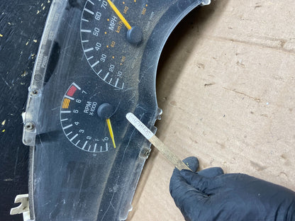 1995 - 1997 Pontiac Bonneville Speedometer Cluster Gauge OEM aa8126 DG1