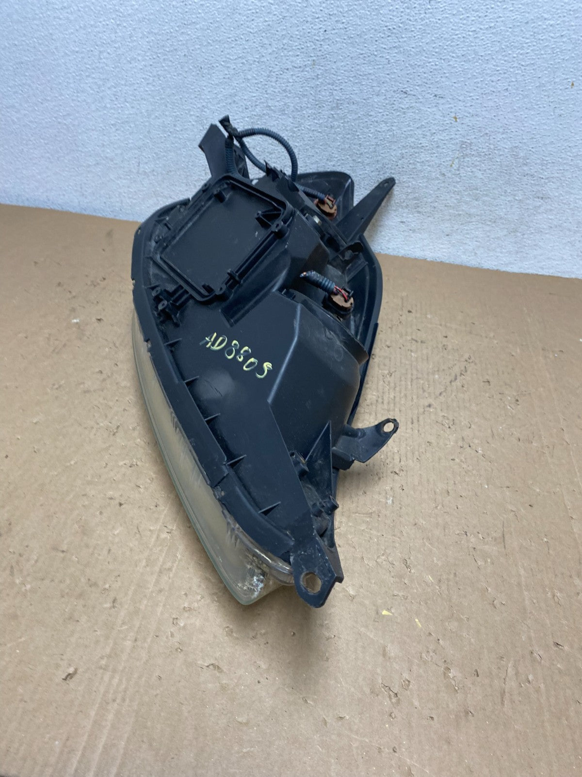 2004-2005 Toyota Sienna Left Driver LH Side Halogen Headlight AD8805 DW6
