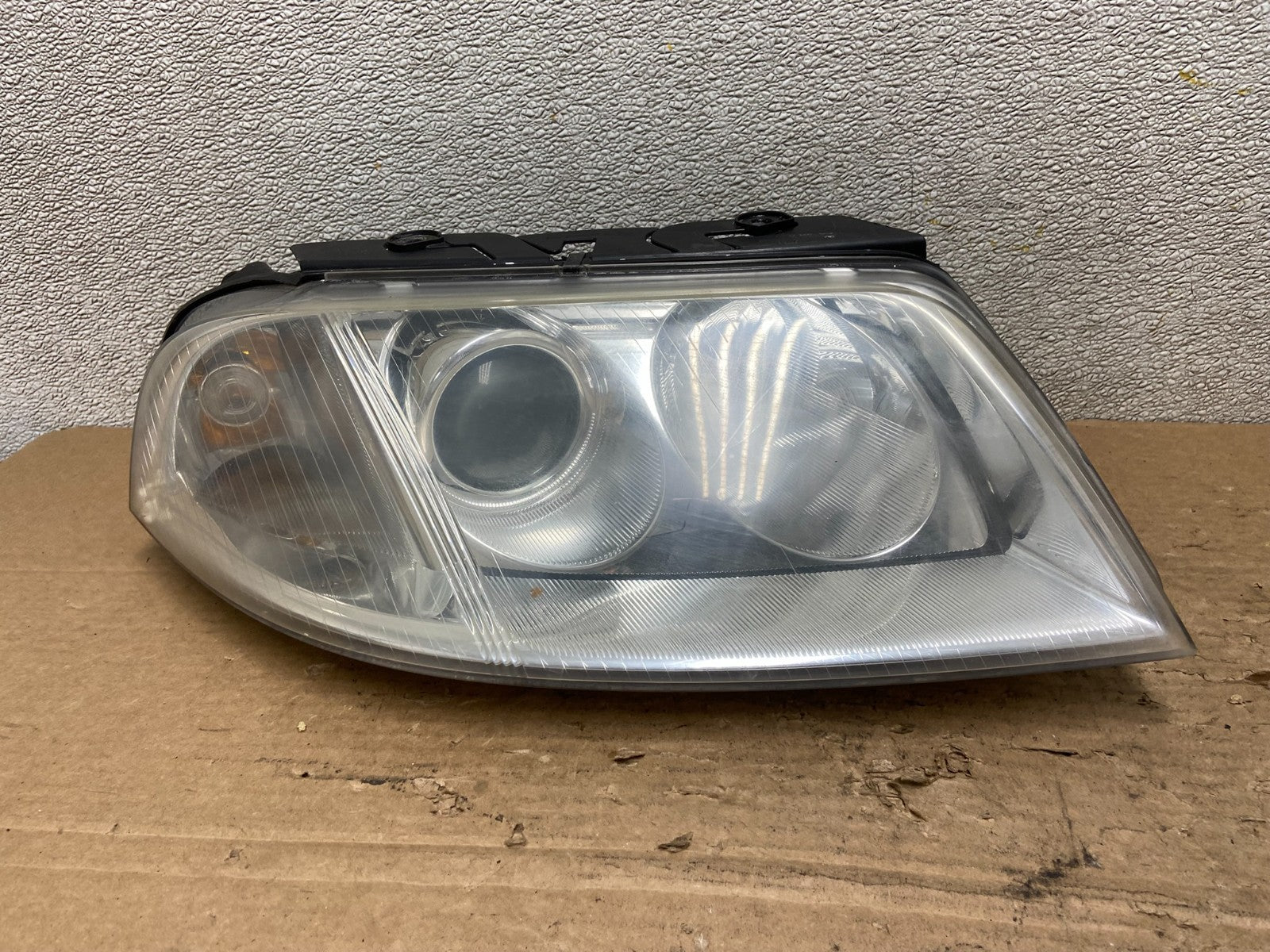 2001-2005 Volkswagen Passat Right RH Halogen Headlight Oem AB4939 DW0