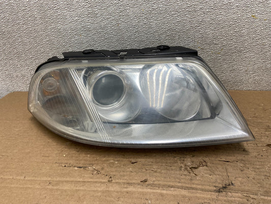 2001-2005 Volkswagen Passat Right RH Halogen Headlight Oem AB4939 DW0
