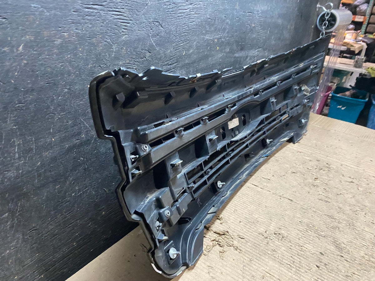 2011 to 2015 Ford Explorer Upper Front Grill Grille V6740 DG5