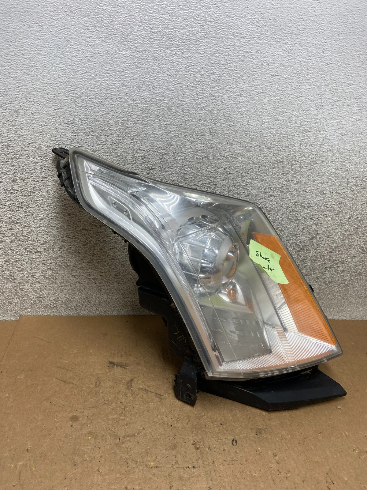 Xenon 2010 to 2016 Cadillac SRX Right Passegner Side Headlight Z7995 DW2
