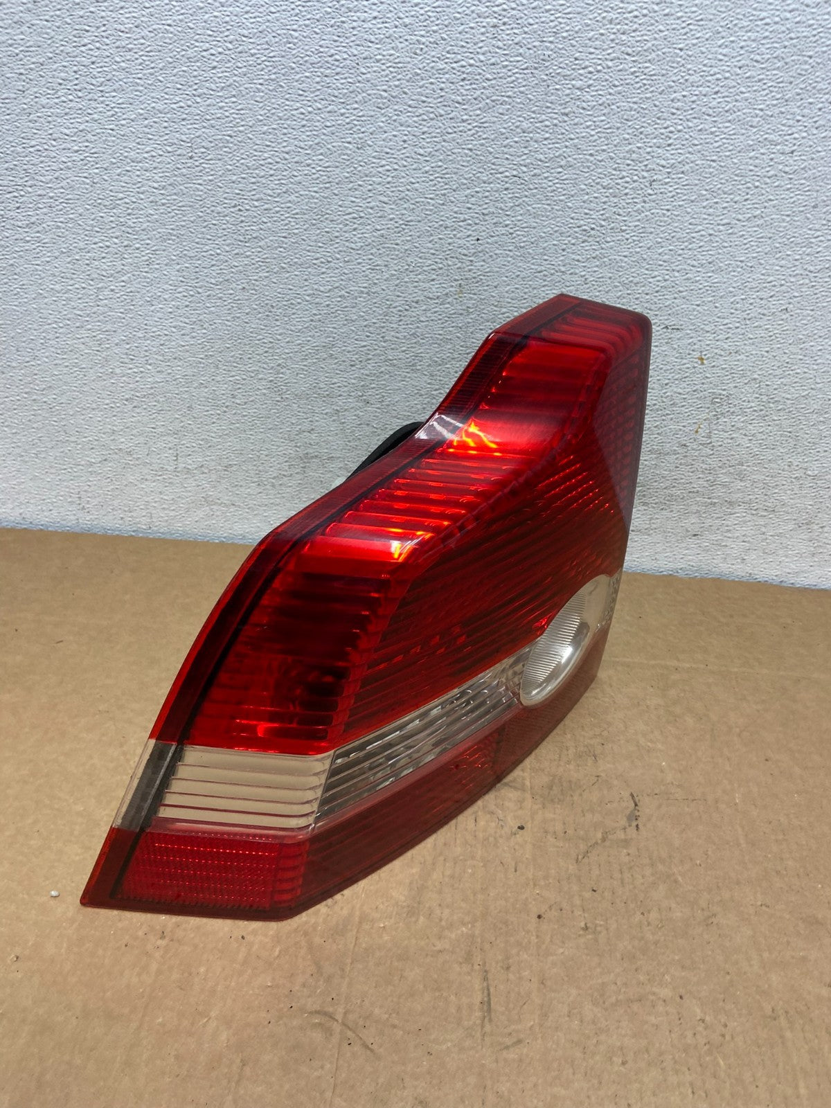 2004 to 2007 Volvo S40 Left Driver LH Side Tail Light AD6048 DW2