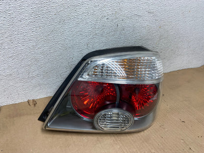 2005 to 2006 Mitsubishi Outlander Right Passenger Side Tail Light AE9115 LK2