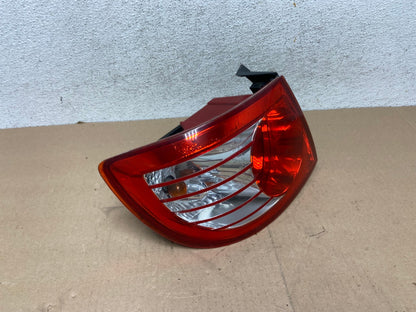 2004 to 2006 Hyundai Elantra Hatchback Left Driver Side Tail Light AG4554 LK2