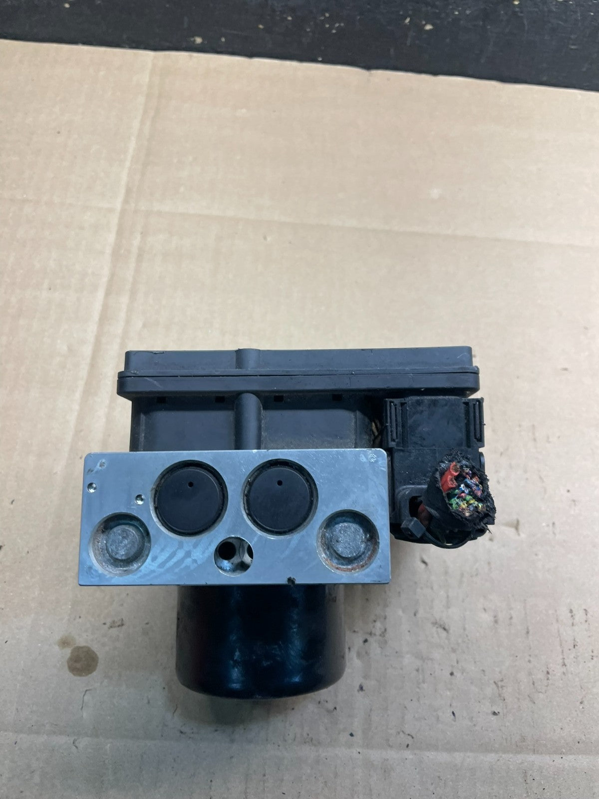 2005 to 2009 Mercedes W204 C230 C320 ABS Anti Lock Brake Pump Module W8479 DG2