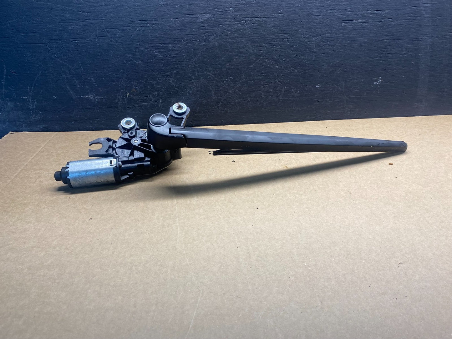2007 to 2015 Audi Q7 Rear Windshield Washer Wiper Motor ac7029 DG3