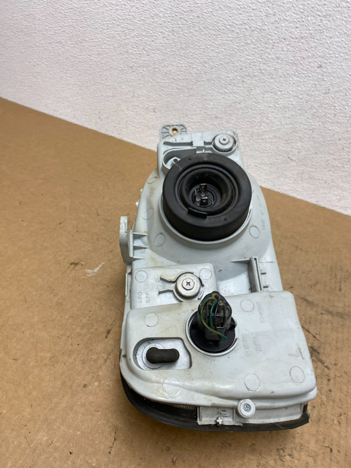 2000 to 2002 Hyundai Accent Left Driver Halogen Headlight AC3485 DW7
