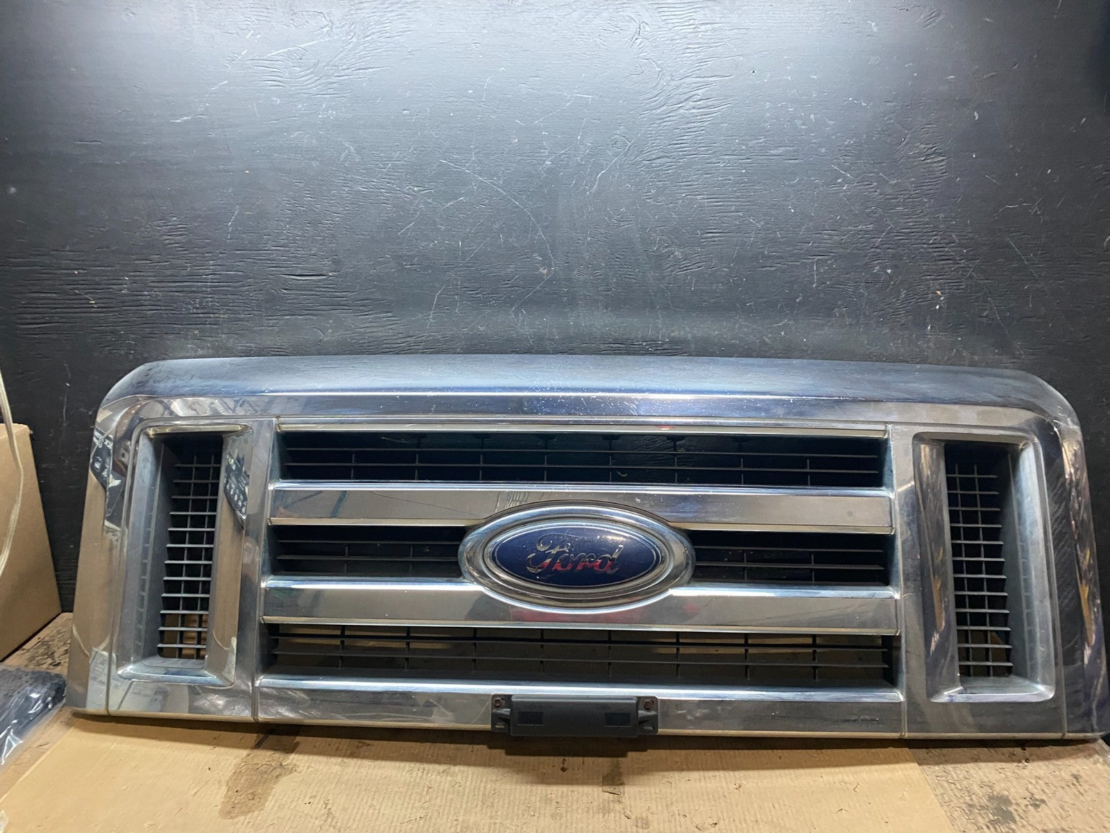 2008-2014 Ford Econoline E150 E250 Front Upper Chrome Grill Grille Oem X3216 DG0