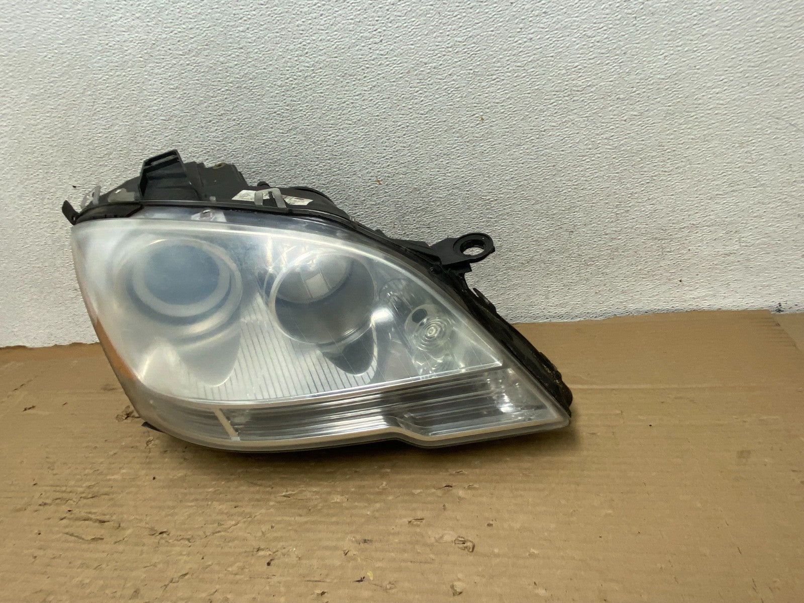 Halogen 2009-2011 Mercedes-Benz ML Class Right Passenger Headlight AG8275 DW2