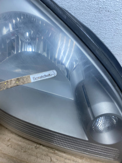 2005 to 2008 Hyundai Tucson Right Passenger Side Headlight AD3984 DW3