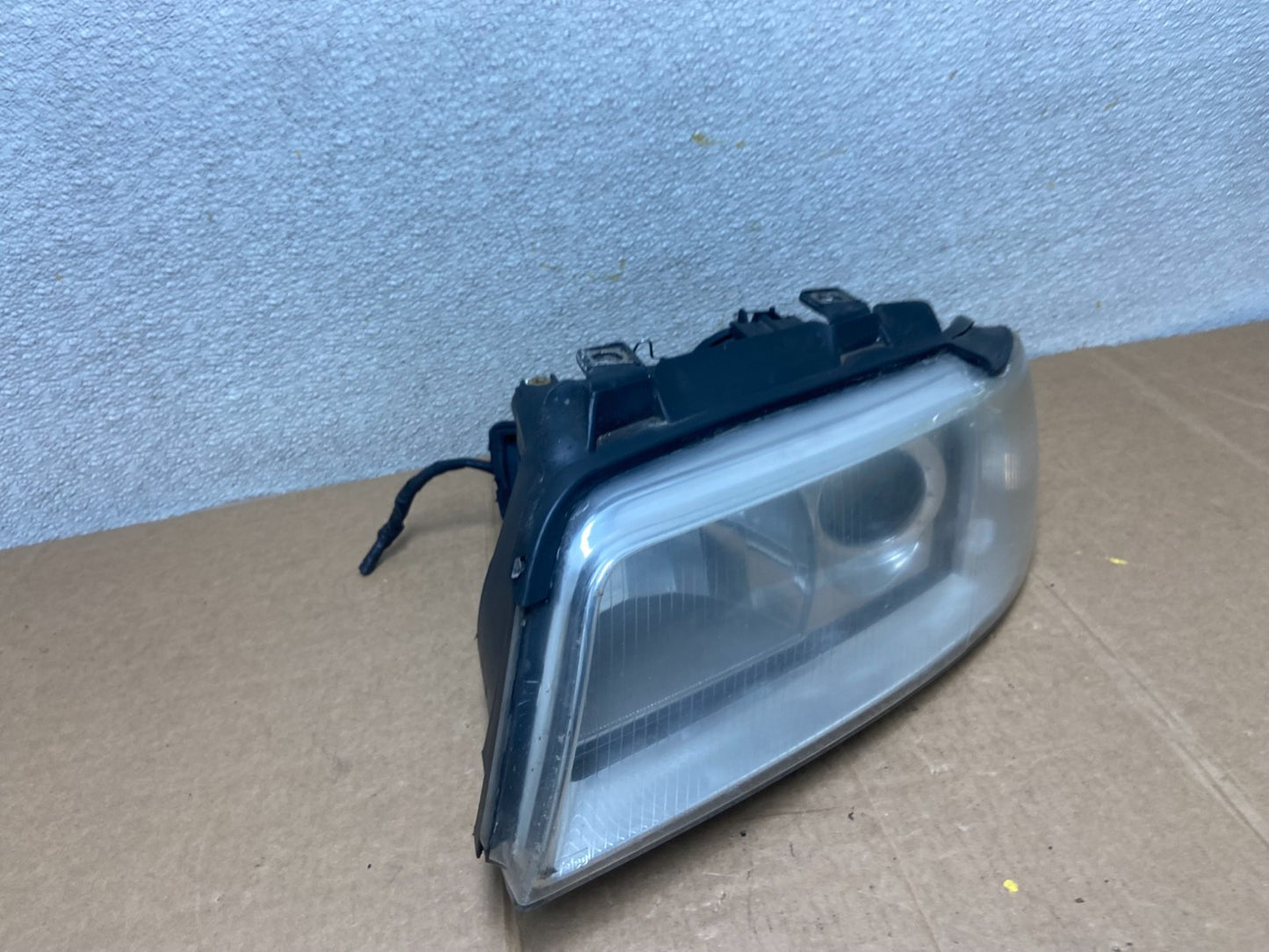 1999 to 2002 Audi A4 Left Driver LH Side Headlight AA1162 DW2