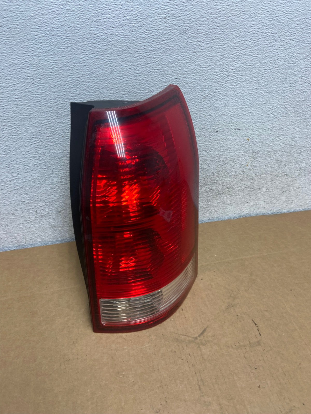 2004 to 2007 Saturn Vue Right Passenger Rh Side Tail Light AD5373 LK2