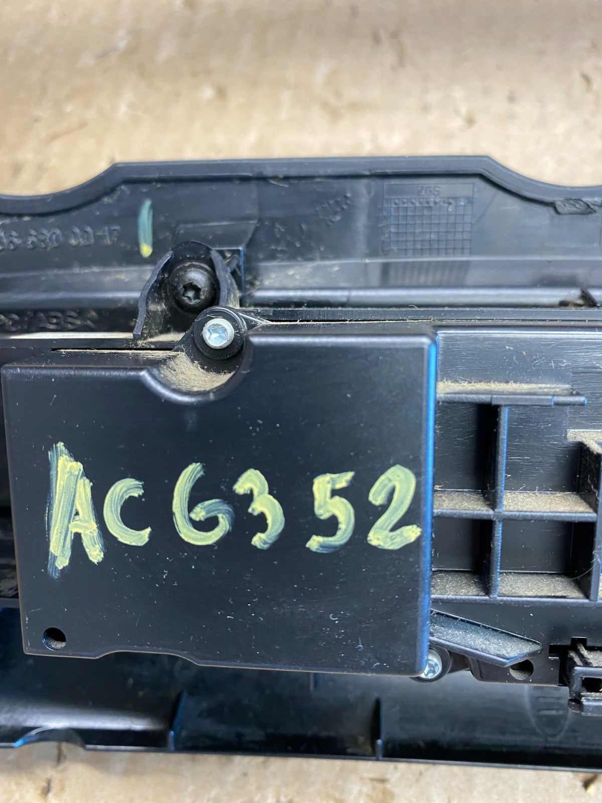 2007-2018 Mercedes Dodge Sprinter Center Console Radio Instrument Panel ac6352 D6