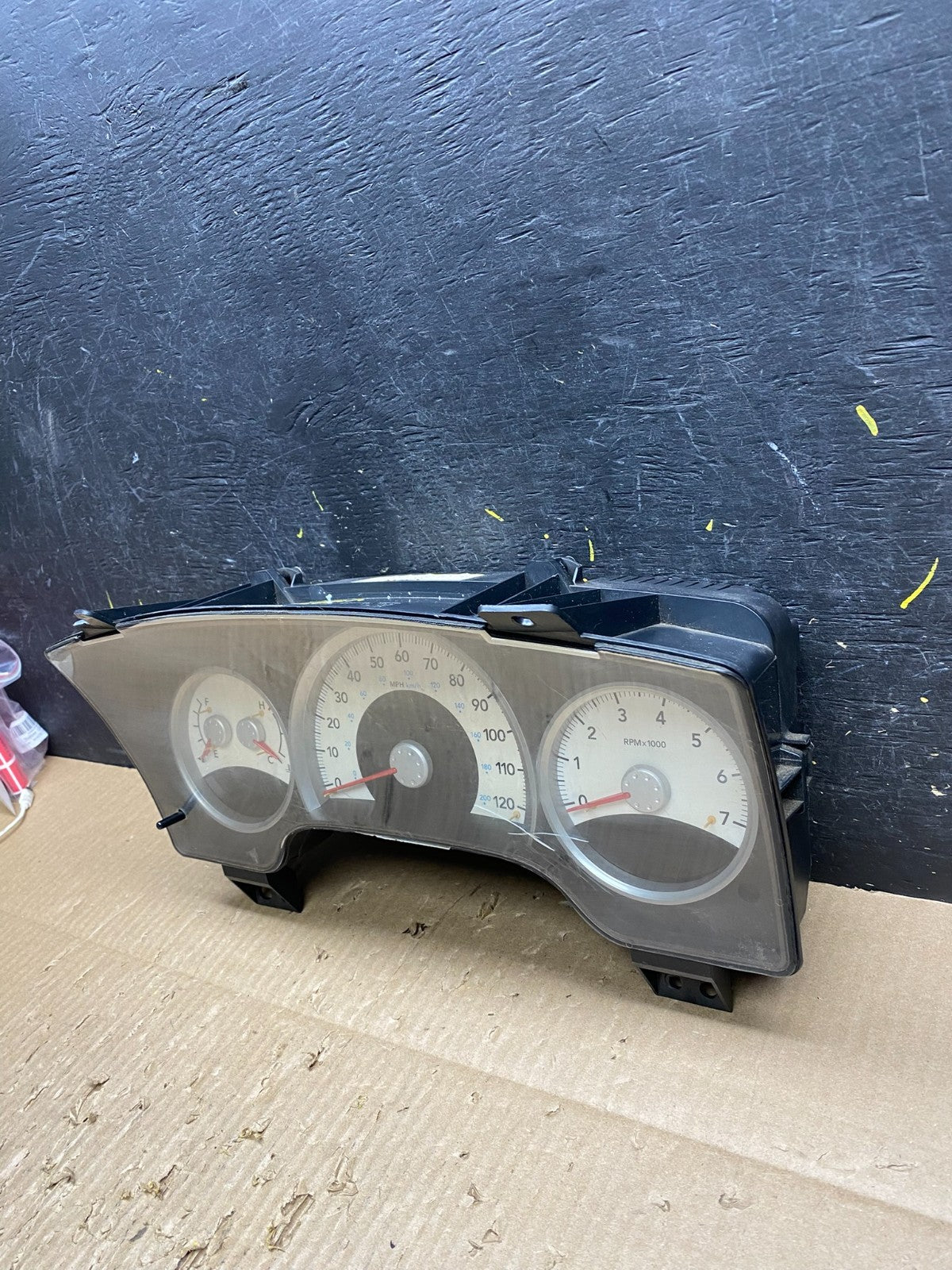 2004 Dodge Durango Speedometer Instrument Cluster Gauge OEM V1685 DG2